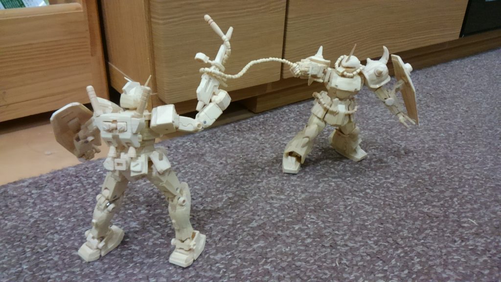 ヒートロッドは御覧の通りの動きです。
自由にポーズがとれるので、いじっていて地味に楽しい・・・。