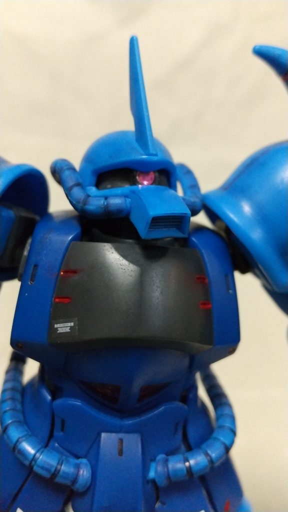 モノアイは文房具屋で買ったシールに替えました。少しキラキラしてます。