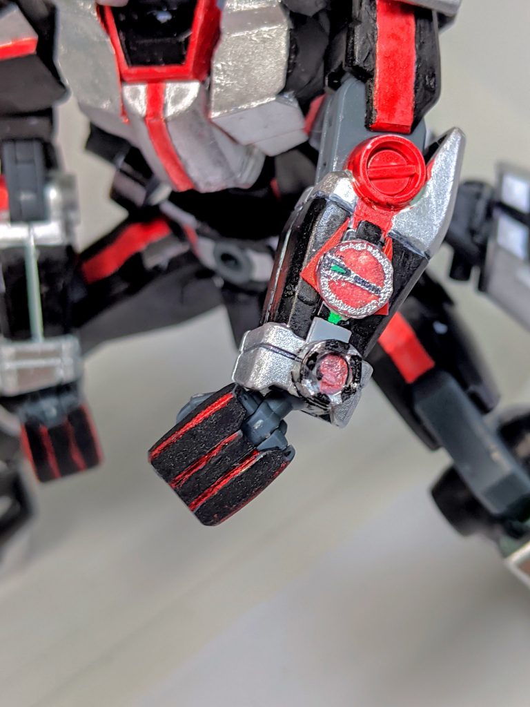 ファイズアクセルブレスレットも一応。アクセルメモリーは取り外せます
ブラスター(トランク)も何もしてないけど、気が向いたらアクセルフォーム、ブラスターフォームも作ろうかなぁ…(多分作らないやつ)