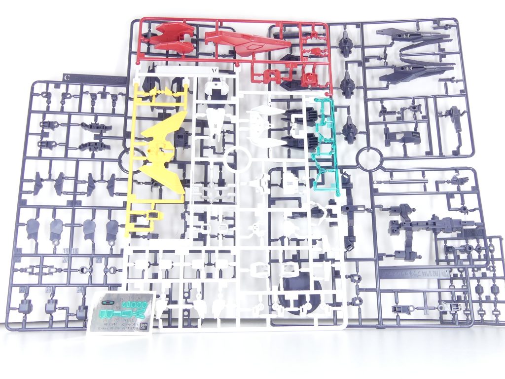 コアガンダムII分ランナー。Cランナーは「コアガンダム」であって･･･コアガンダムと一部を除いた関節は共通です。Aランナーが「コアガンダムII」。Dランナーが「プラネッツシステム２」。シールは今回は全て使用。カメラアイやセンサーです。