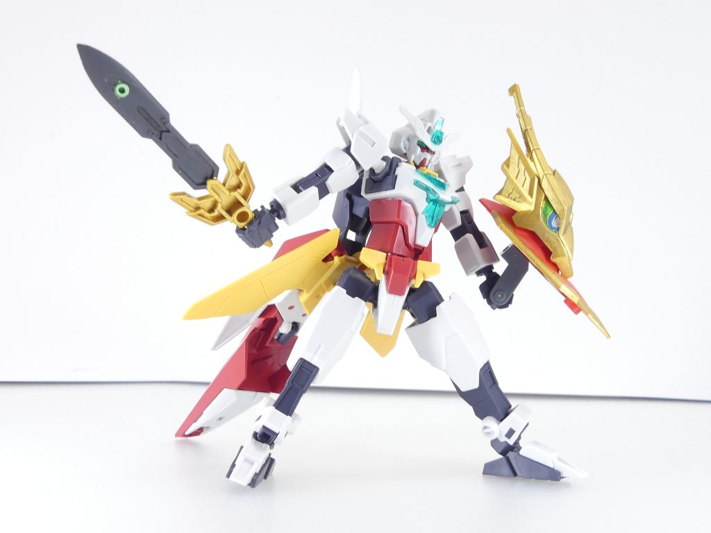 ヴァルキランダーの武装：コアガンダムIIの初陣は、ガンプラの顕現が未完成の状態で行われた。コアガンダムIIはアーマーを召還できず、４機のうち２機は武器しか出現しなかったという不利な状況ながら、ヒロトとメイはそれを巧みに使って勝利を収めた。一体手首の使い時です（SD用丸軸対応もちゃんとしていたり）。一体式のため「持ち手にはねのあるタイプ」の武装は持てませんが、近年のガンプラの武装は汎用性も考えられているので概ね大丈夫でしょうか。駄目な場合ははねた部分を削ったりして四角軸にしましょう。