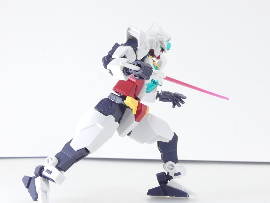 コアサーベル：いわゆるビームサーベル。形状が変更され出力が向上した。アーマー合体後もそれに応じた威力強化を受けることができる。地味な変更点としては･･･コアサーベルの取り付けが十字に。本体への懸架時、取り付け方向を設定にとらわれずに選べるようになりました。一体どういうことかは実際に買ってチェックを･･･ちなみにサーベル刃・関節の成形色はアースリィ付属の通常版と同一です。