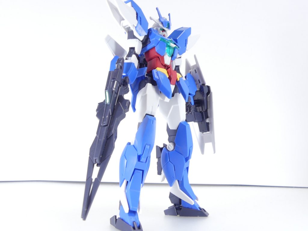 アースリィガンダム(コアガンダムII):コアガンダムIIがアースアーマーを装備した姿。アーマーはCDCユニット対応各種キット(コアガンダムI・コアガンダムII・アルスコアガンダム・アニマリゼ)で自由に組み替え可能。装備したときの印象も変わります。・・・筆者のものは腰フロントアーマーの接続が緩く、まともに動かせず。ウラヌスアーマーは大丈夫だったけど。