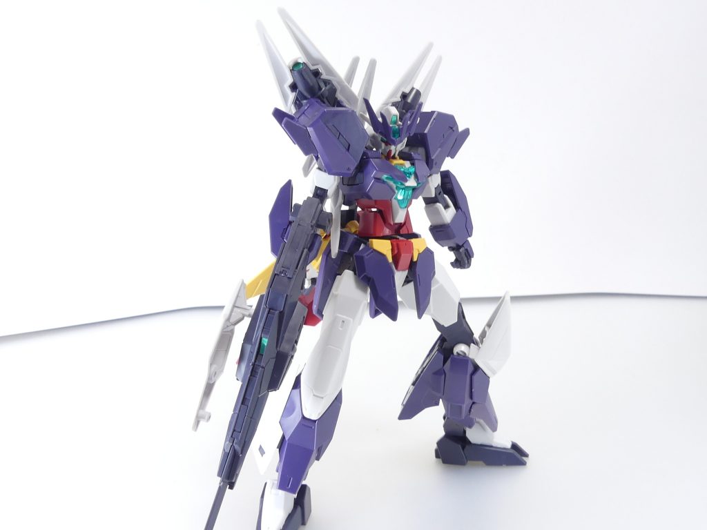 ユーラヴェンガンダム:コアガンダムIIがウラヌスアーマーと合体した姿。あらゆる状況下で高精度の狙撃を可能にするコンセプトでビルドされており、ベースを汎用性の高いアースリィから取っていることもあり通常戦闘も十全にこなすことができる。キット通りに組むとこちらに。