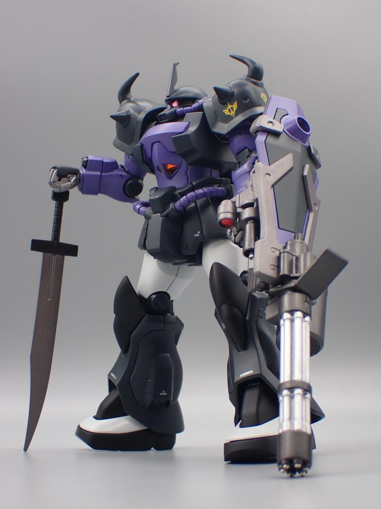 サーベルをささえるポージングは、なかなか難しい・・・