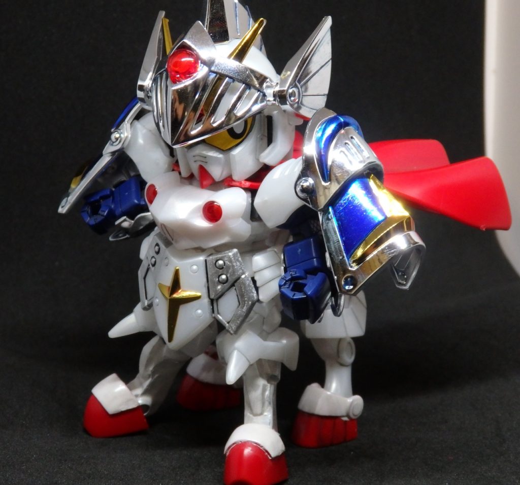 ケンタウロスモード。余剰となっているナイトガンダムのケンタウロスパーツに不足分をプラバンやジャンクパーツで追加。復活させています。
個人的推しポイント。キットのケンタウロスは少しさみしいので…