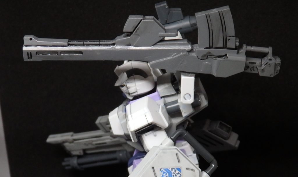 ショルダーキャノン。やりたかったポイント2。本家よりだいぶゴツい…
Ezアームズ、ギャイースタン(バズーカ)の合体です。反対側にはカウンターウェイト兼のミサイルランチャーが付いています。