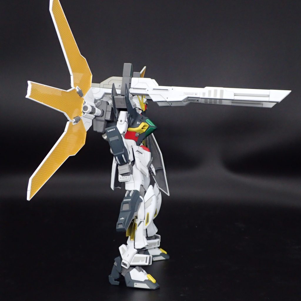 サイド
サテライトキャノン、本体にプラ板を使用して情報量追加