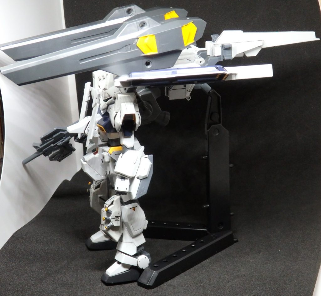 サイドショット。バインダーはアームを一節追加することで同時装備が可能となっています。