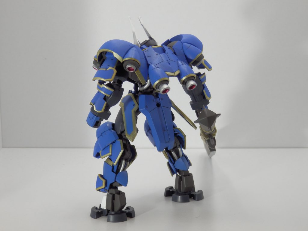 背面
肩とバックパックのブースターはジャンクパーツを追加しました。シルバーで塗装後、内部はクリアレッドで塗装しました。