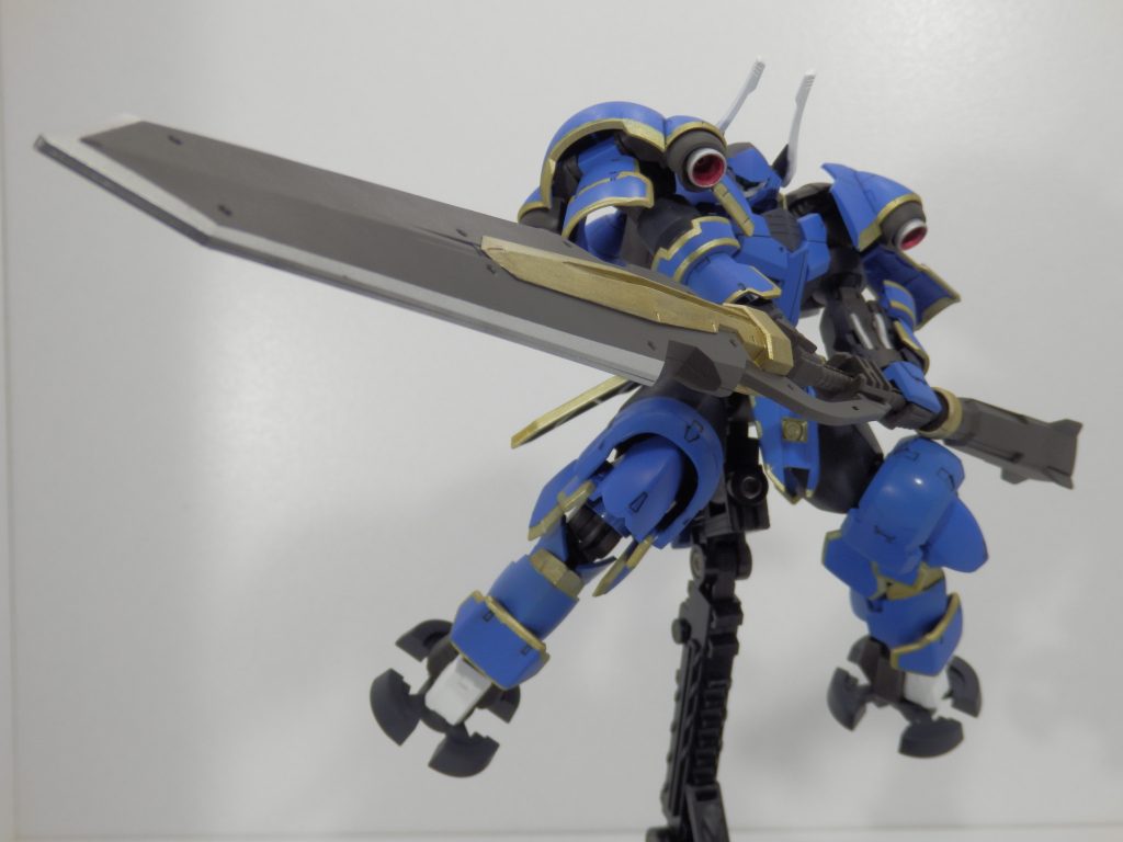 ヴァルキュリアバスターソード①
刃の部分はシルバーで、樋の部分はゴールドで塗装しました。