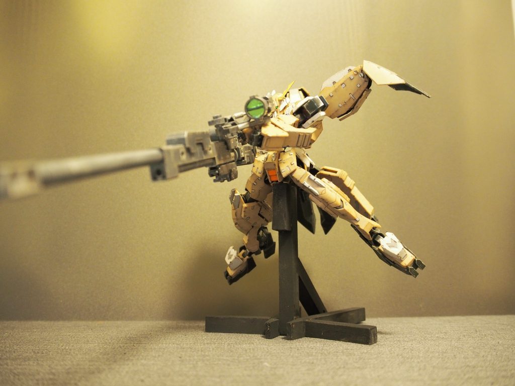 緒距離ライフルが非常にでかいですが、腕3本使用すれば構えることも可能です。この辺りはグシオンならでは・・・