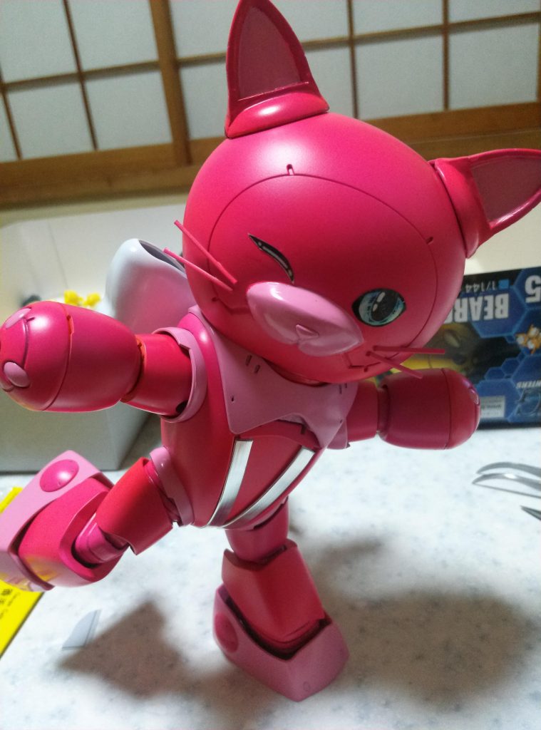 最初はこのポーズで行こうとおもいましたが、カッコ良さが無いし、ウインクもあざといと思ってやめました(^_^;)