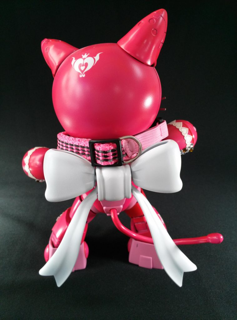 バックショット。おっきなリボン可愛いですよね！しっぽは太めのリード線を使ってるので、自在に動きますよ。