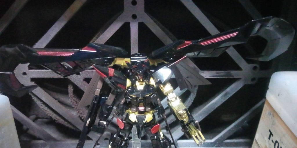 金色のランナー塗装だけですませようかなともおもいましたがたいしたパーツ数でもないのでサフレスで塗装してしまいました。