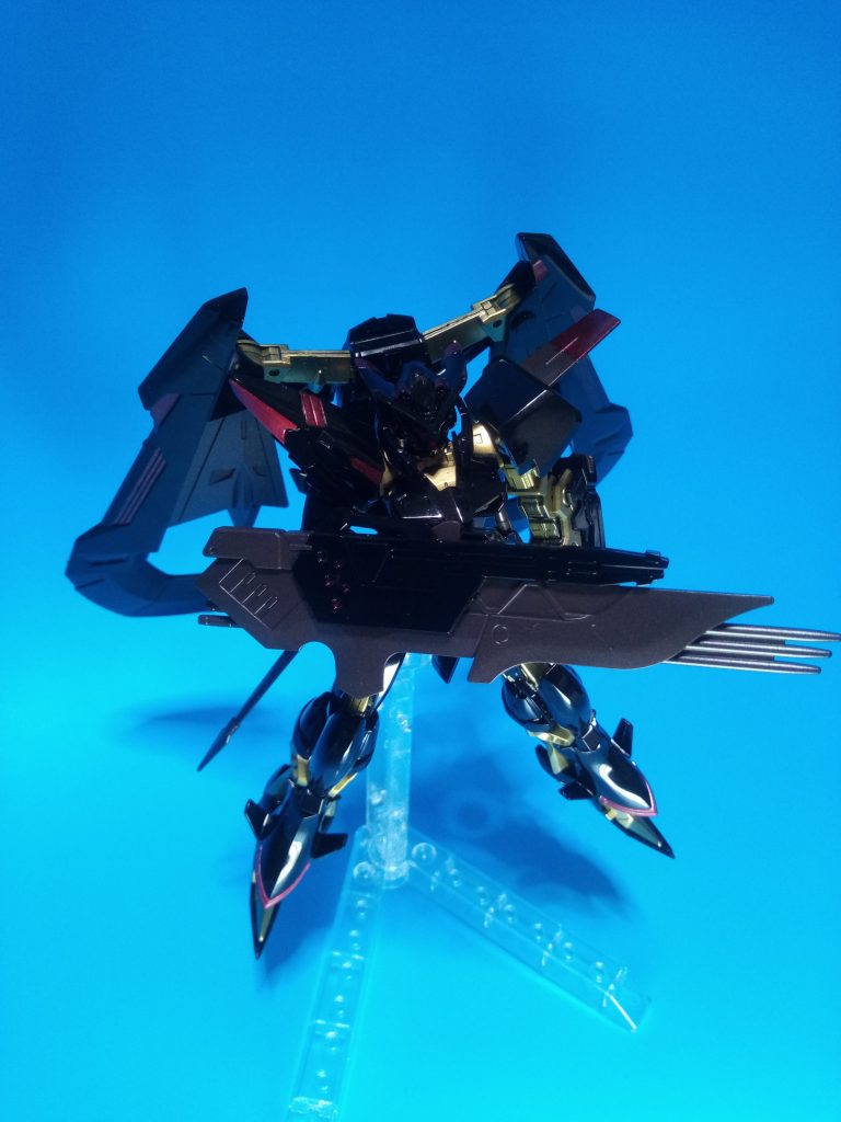 ランサーダートの赤は広範囲でどうしてもムラが目立ちそうなのであまりいじらず。
部分塗装は筆でおこなっています。