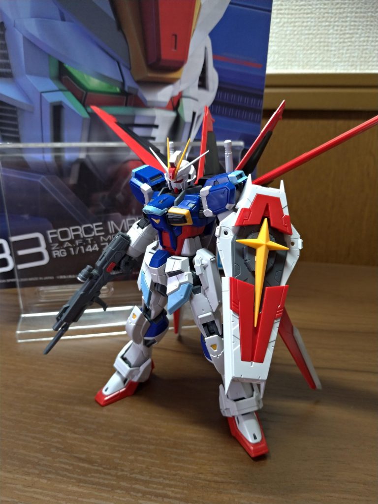 比較として素組状態の写真も。キットの完成度は非常に高いので、特に工作を行わなくても十分に満足できる出来と思います。
余談ですがランナーのタグが「RGインパルス」としか入ってなかったので、ソード・ブラストシルエットも視野に入っているのでしょう。発売されるにしても相当先になるでしょうが、その時はまた作りたいと考えています。