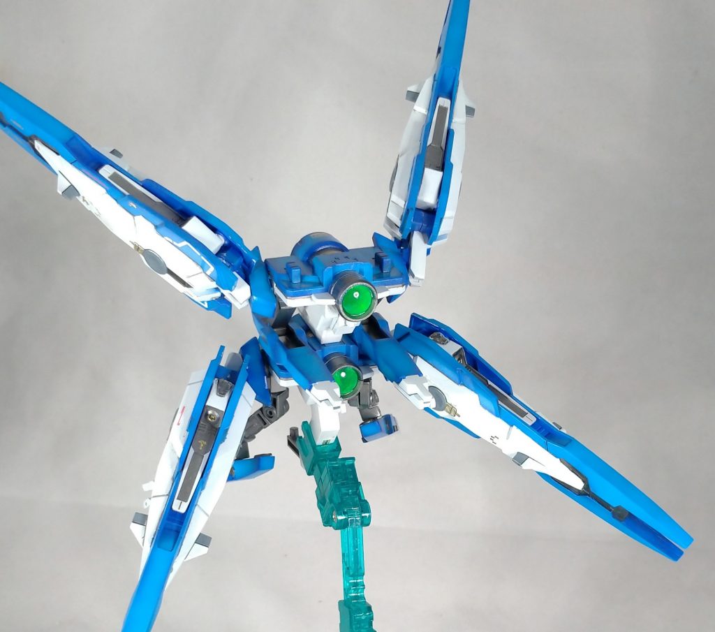 セファー2機を合体。
背面も実にカッコイイ!