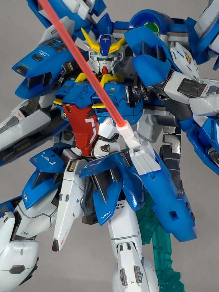 サブアームにビームサーベルを持たせる事も出来るように改造しました。