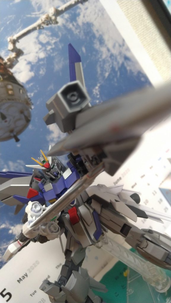 脳内設定ではマキシマオーバードライブエンジンを搭載した、同エンジンの性能試験用MSになってます
名前のマキシマの由来はそこです笑 ついでに「デルタ系最大出力の機体」みたいな意味も込めて。
メガ粒子砲改め、デラック砲を装備しています。マキシマオーバードライブ積んでるならやるしかないですよね笑