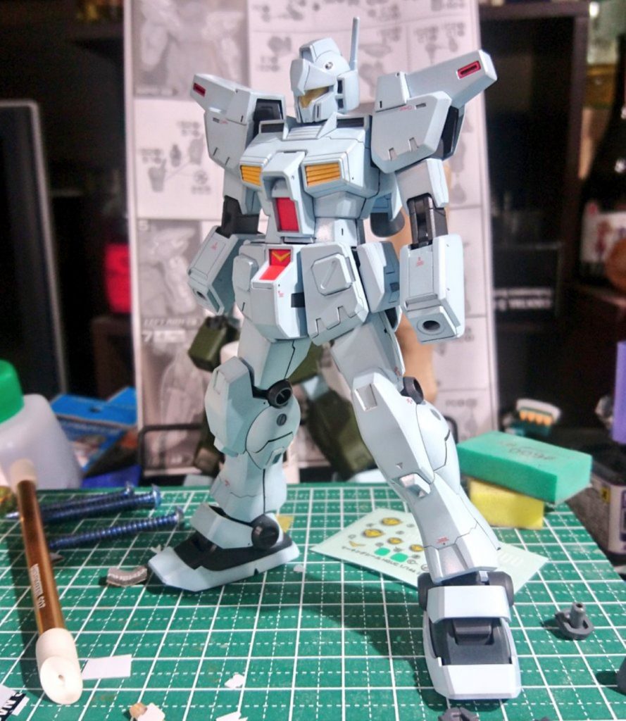 ## 塗装と市販デカール貼り
ラッカーで基本色を吹いて、細かい部分をエナメル筆塗り、やや広くて色が薄い部分はエナメルブラシ吹き。
市販のコーションデカールを貼ったものの、なんか寂しかったので…