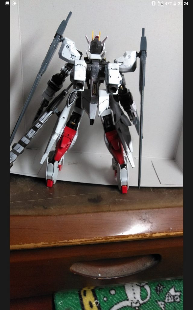 後ろ、バックパックをリ・ガズィ風にしようとしたら技量がないので
鉄血にありそうな形のバックパックに変更致しました。