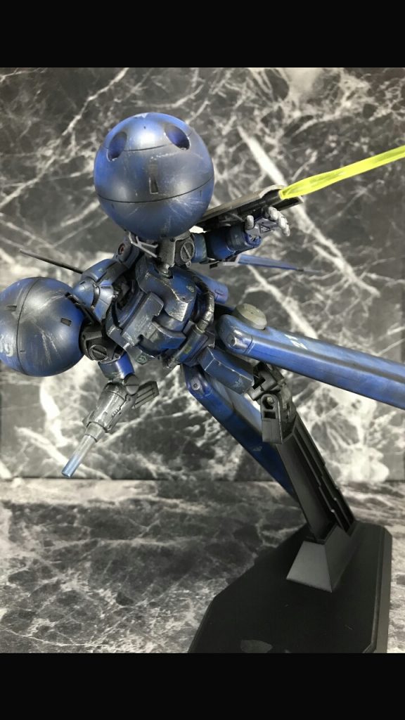 結果的にかなり汚してしまいました(^^;)
特徴的な丸い肩や長い平面の足(?)など、普通のガンプラではなかなかお目にかかれないパーツがあったので、塗装とかちょっと戸惑ってしまったとこもありますが、楽しんで組めました！

最後までご覧いただき、ありがとうございました！