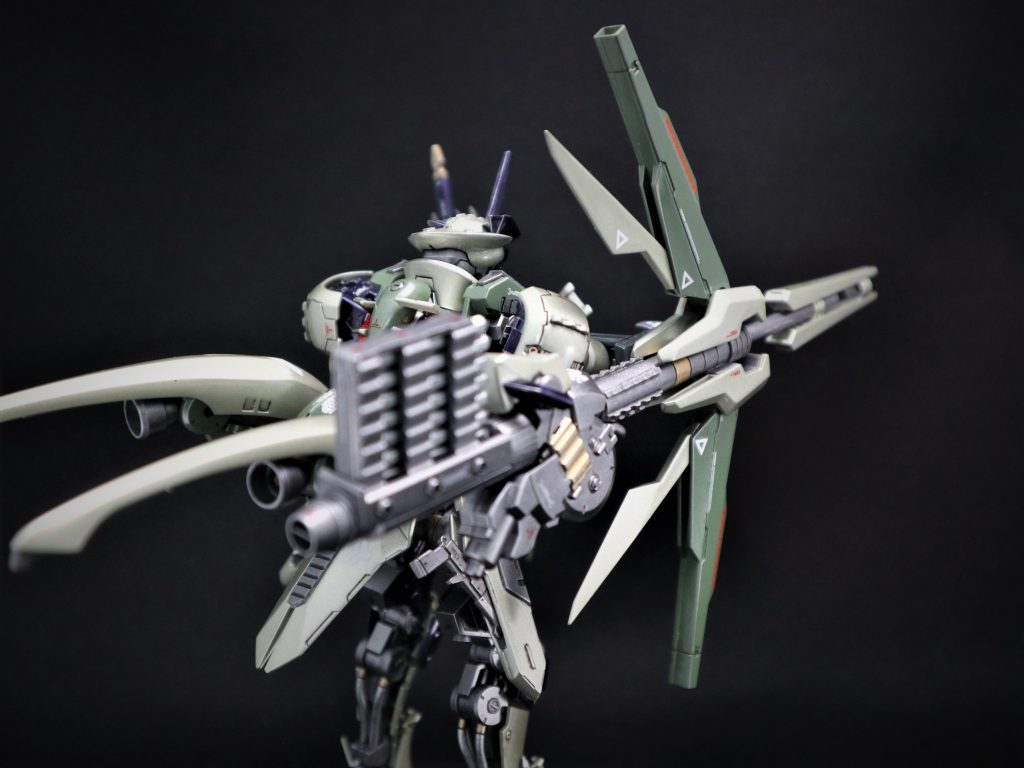 ミスティルティンを構えてバックショット。