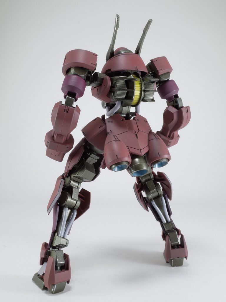 背面
ヘルムヴィーゲの背中を腰に移植