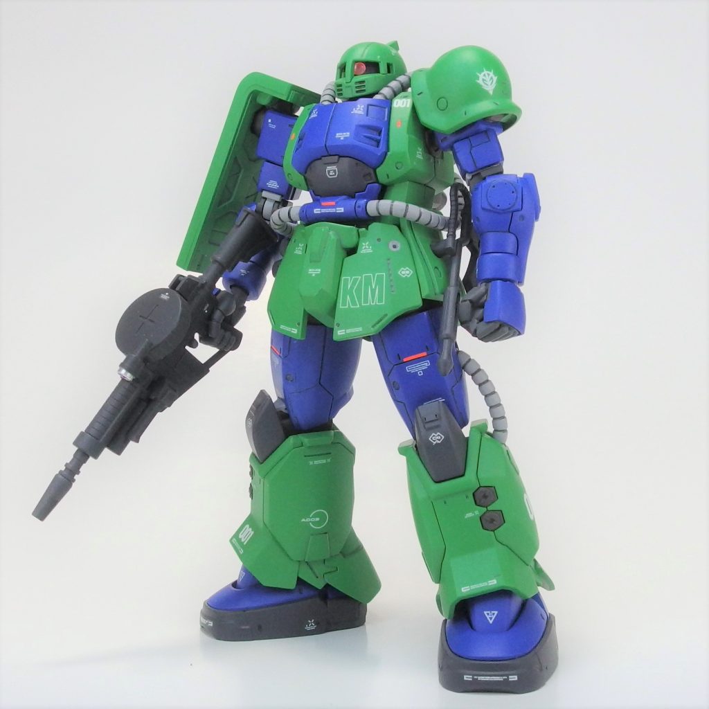 その方の作品はスモーキーな色合いだったので、私は思い切りビビッドに塗ってみました。