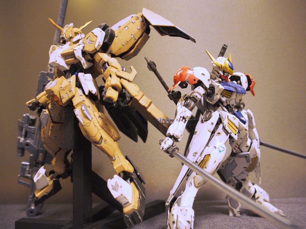 前作のバルバトスと対照になるように長距離仕様としました。