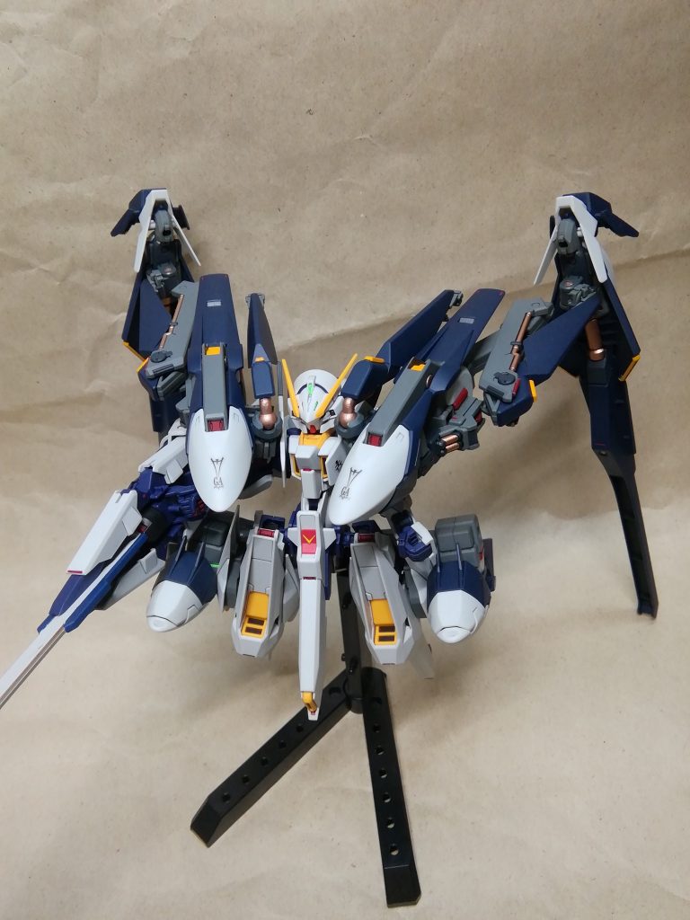 追記
コンポジットシールドブースター１本を他機に転用したタイミングで各部見直し。
全面サブアームのボールジョイント形状を見直しよりフレキシブルに可動化。
強化型ウィンチキャノン基部にジョイントを追加