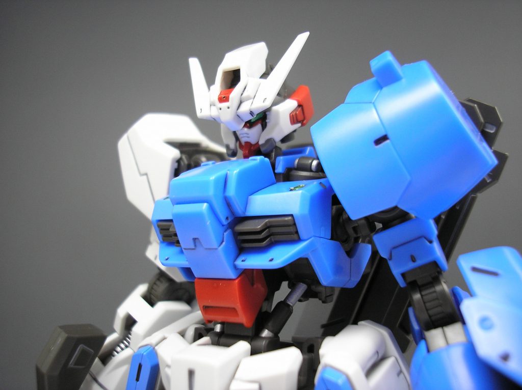 ▲頭部〜胸部周辺。
簡易ながらもディティールやモールドが際立つように細かく塗り分けています。
また、アンテナ先端をシャープに加工しています。