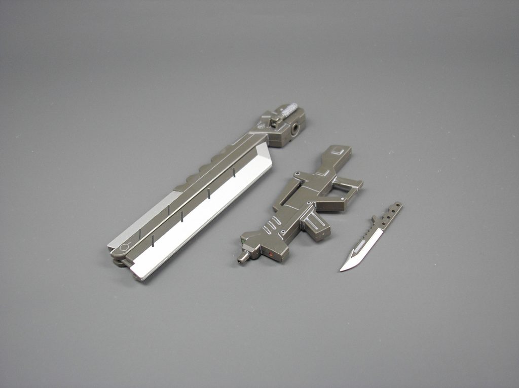 ▲アスタロトの武器達。
ナイフとデモリッション・ナイフの「刃」の部分はシルバーで塗り分け。
ナイフは先端をシャープに加工しています。