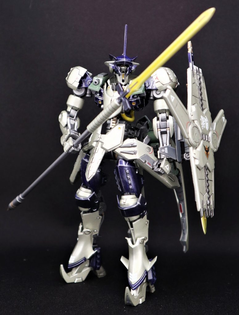 ヴァルキュリアスピアを構えてのポージング