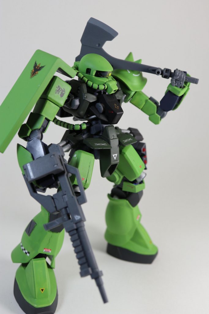 武装
グレイズフレームをベースにしているため、グレイズの装備が使用可能です。
また装甲もエイハブ・リアクターの装備によりナノラミネート・アーマ化されており、U.C時代よりも遥かに強固になっています。もうガンダムのバルカンで撃墜される事は無いでしょう!