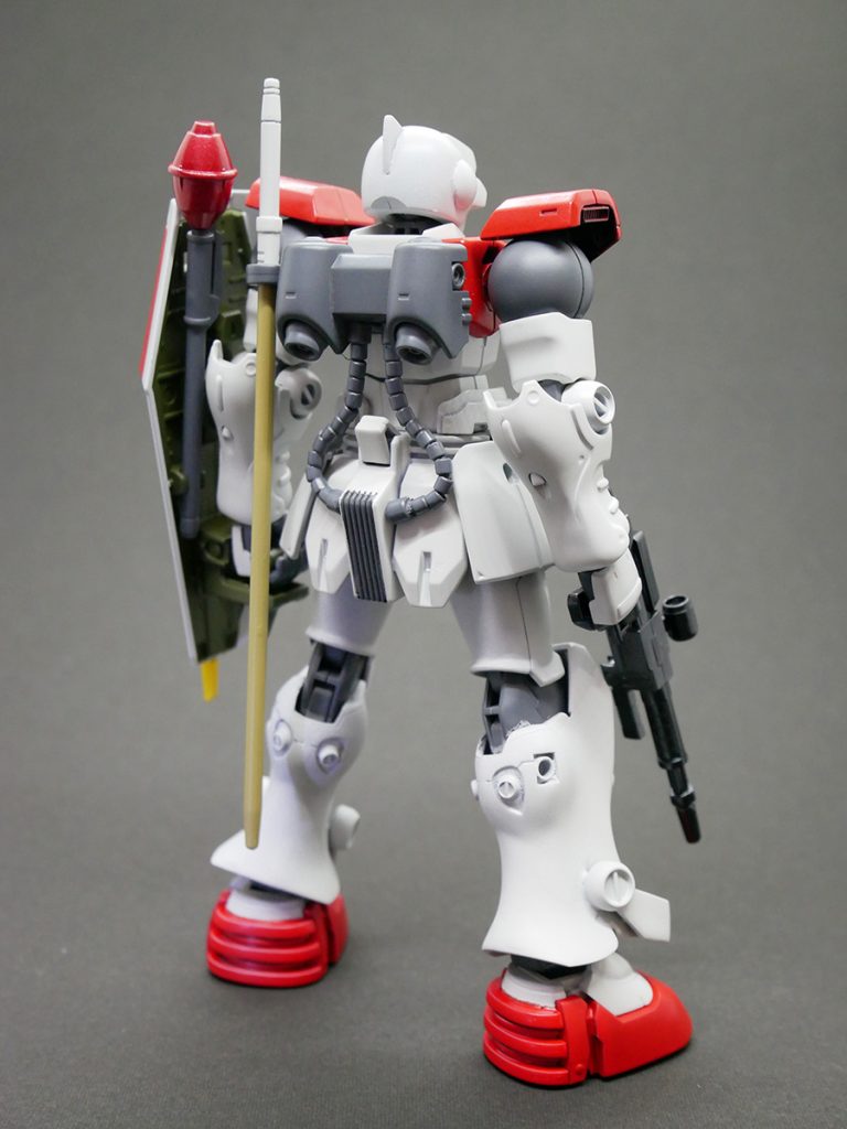 後ろから 何か見えてますね