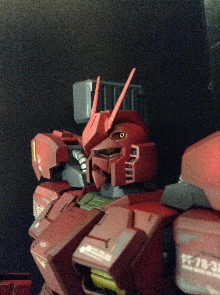 フェイスガードは開口出来るように加工しています。