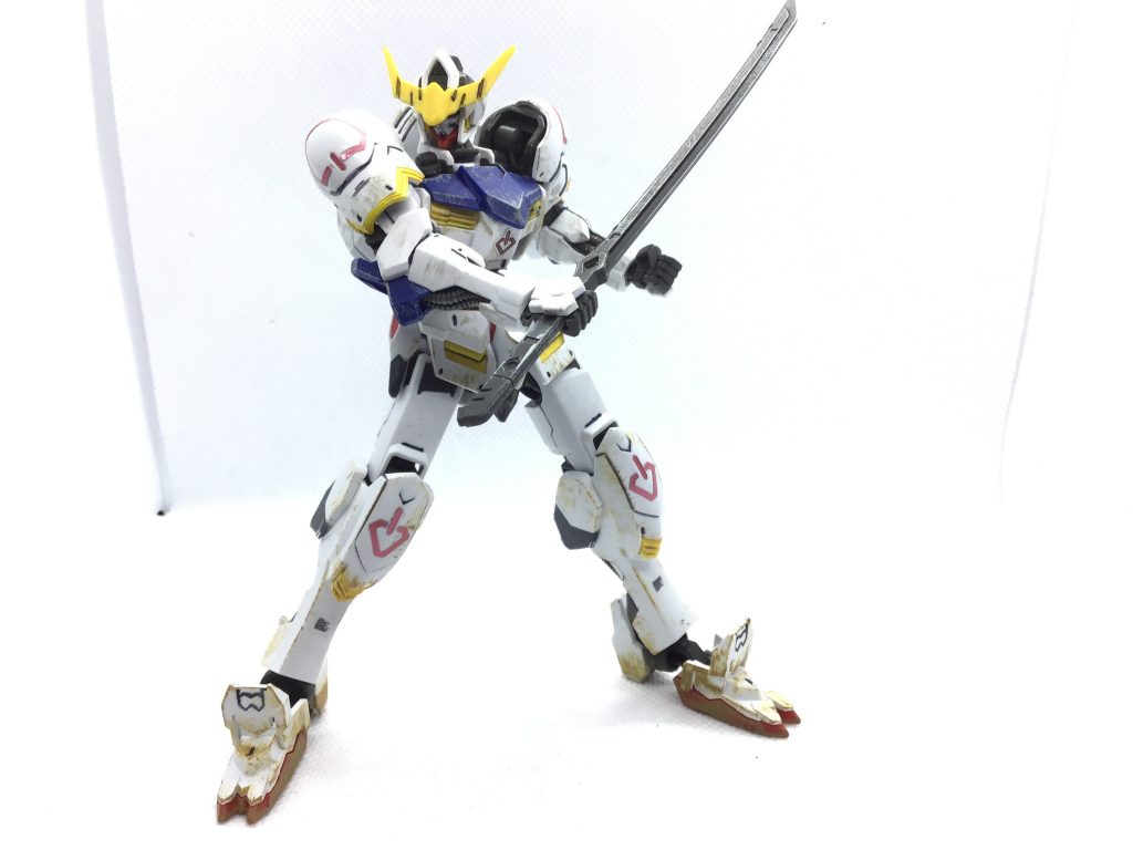 今回はドライブラシを活かせた印象。でもこのバルバトス、色分けが甘いので今度は部分塗装して仕上げたいです！