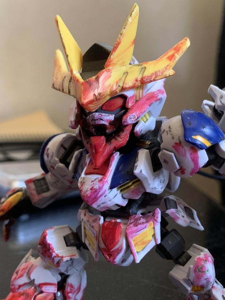 口をガパッとあけております。パテかなんかでヴェノムみたいな舌作ってつけるかも