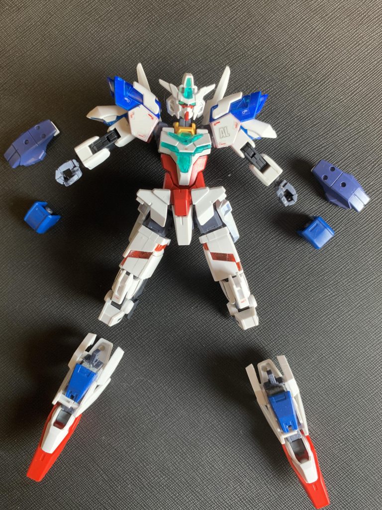 「ブースター接続を解除…、コアドッキングシステム起動!!」
コアガンダムのアーマーになるブースターを作るという構想を元に作成したこのアーマーは普段はバックパックとして機能し、蓄積したエネルギーを消費することで機体性能を向上させるをコアドッキングを行うことができます。
ブースターとしての形と合体時のバランスを考えた結果、合体に使用するのは最低限の腕と足パーツのみのシンプルな組み合わせになっています。
