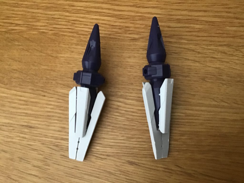 脚部武装は ファンネル×2