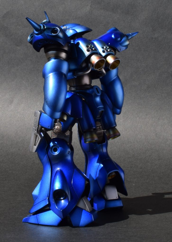 胴体で8ミリ伸ばしたことで猫背で背中のバーニアを強調できました。この写真は太陽光です。