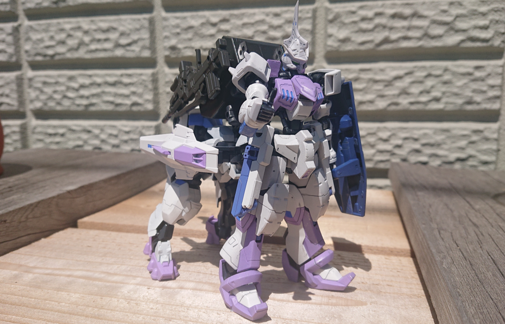 (前方)
キマリストルーパーは胸部を一部切り取り角度を変えてつけ直し
馬脚形態にするためにリアスカートは切断