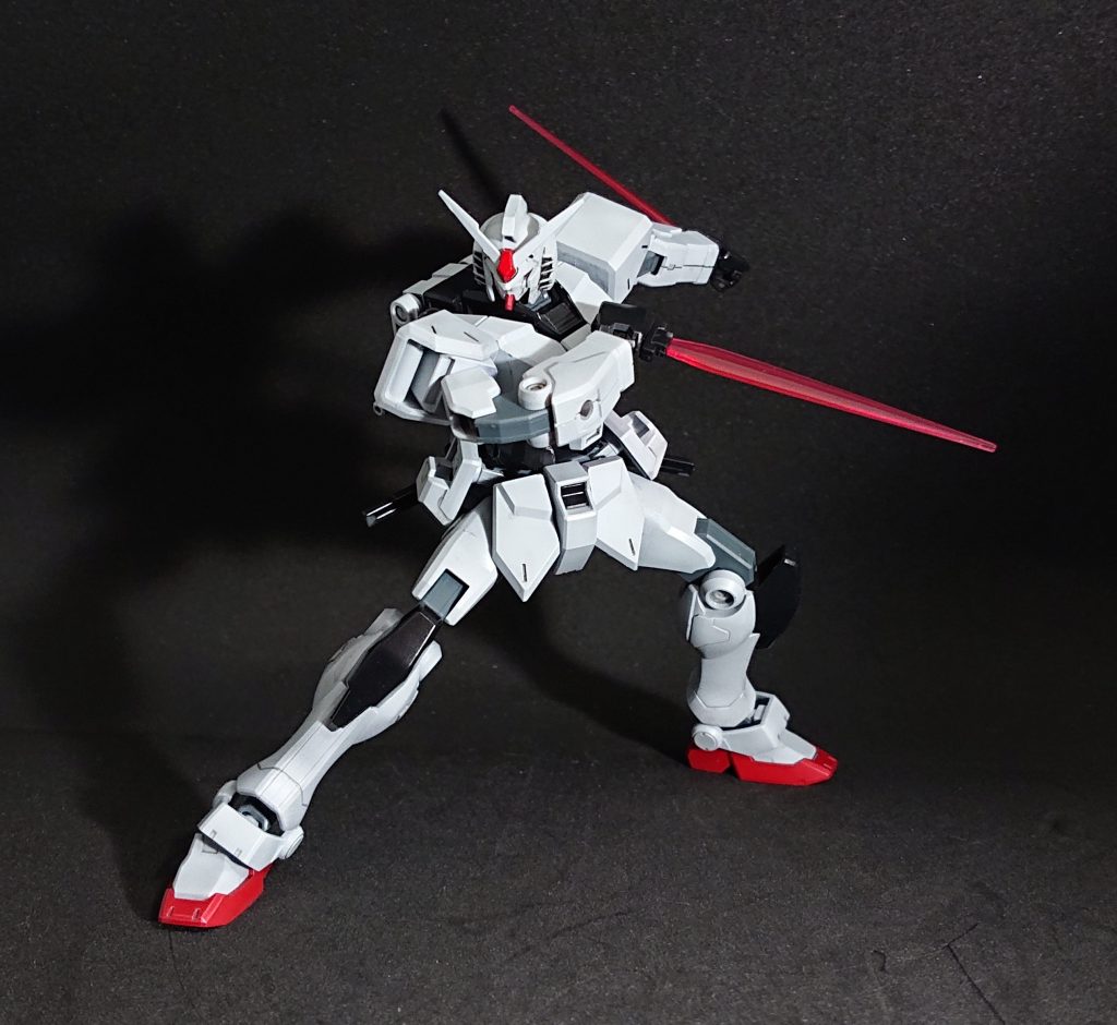 取り回しが良いビームダガー、ビームマシンガンを使い素早い動きで敵を行動不能にする。

ファンネルも飛んでくる。

必殺技はiフィールドの中に“自分ごと“敵を閉じ込めて銃を乱射。
乱射したビームはフィールドに当たると反射する。
結果敵(ついでに自分も)全方面からビームが飛んでくる「アンチアウトレンジショット」

自分は当たらないのか？
可動と機動性と気合いで避けるんだよっていうトリガーハッピーな大技。