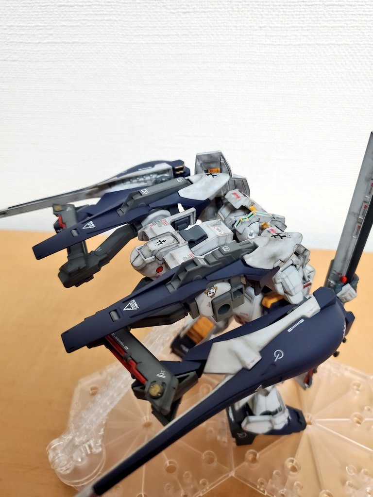 こちらがTR-1ヘイズル・アウスラ第四種兵装です。フルドドの基部にフルドドⅡのユニットを接続してサブアームにウィンチキャノンを装備しています。主兵装もロングビームライフルに換装しています。