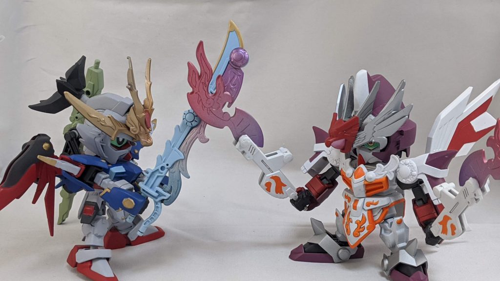 [武者デスティニー](https://gumpla.jp/sd/339067)と対決！　デカい剣どうしで映えます。