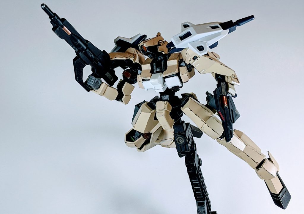 武装はレギンレイズ用ライフル、コアスプレーガン、マニファービット、ビームピストルの中近距離装備でまとめました。