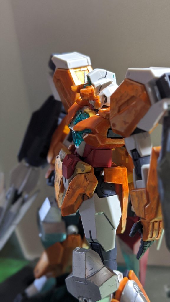 真横から写真！！
武器とアーマーセットで販売して欲しと切に願います