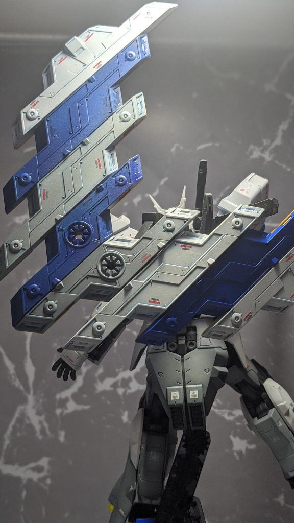 サイコミュプレートも本体同様に青、グレー、白で塗ってます